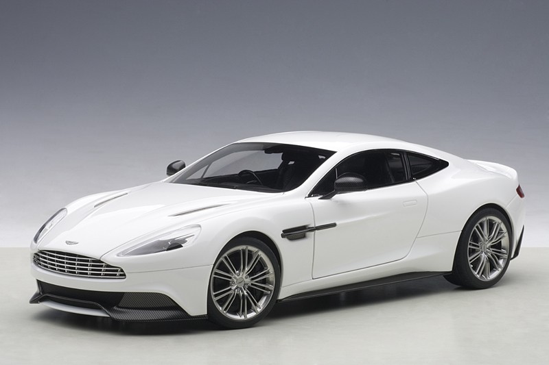 Model metalowy Aston Martin Vanquish 2015 (błyszczący biały)