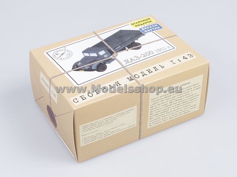 YAAZ-200 Flatbed Truck (model kit)