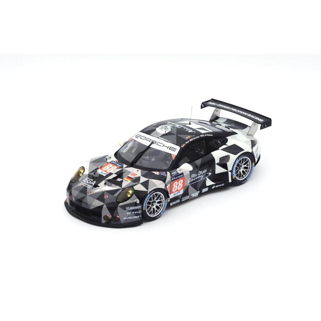 Porsche 911 RSR #88 C. Ried/K. Al Qubaisi/K. Bachler LMGTE AM Le Mans 2015
