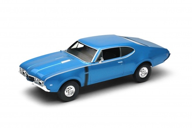 Samochód Oldsmobile 442 1968, niebieski