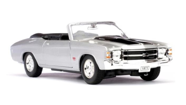 Model kolekcjonerski 1971 Chevrolet Chevelle SS454 srebrny