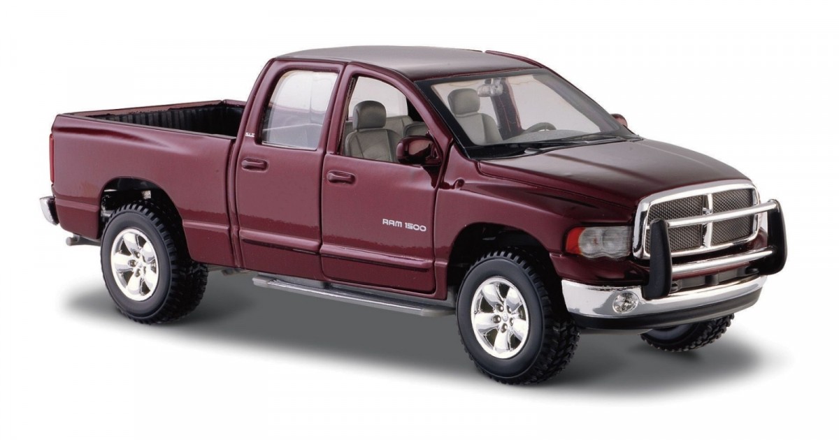 Model metalowy Dodge Ram Quad Cab 2002 bordowy 1:27