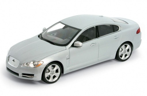 Jaguar XF, srebrny 