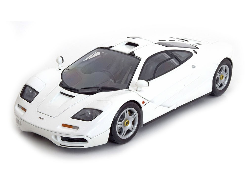 McLaren F1 Road Car 1993 (white)